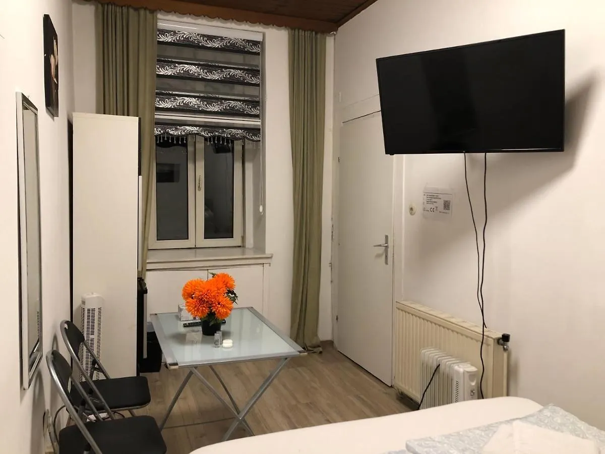 Convenient 3Br Apt. Near Danube & Millenium Tower Vienna Austria