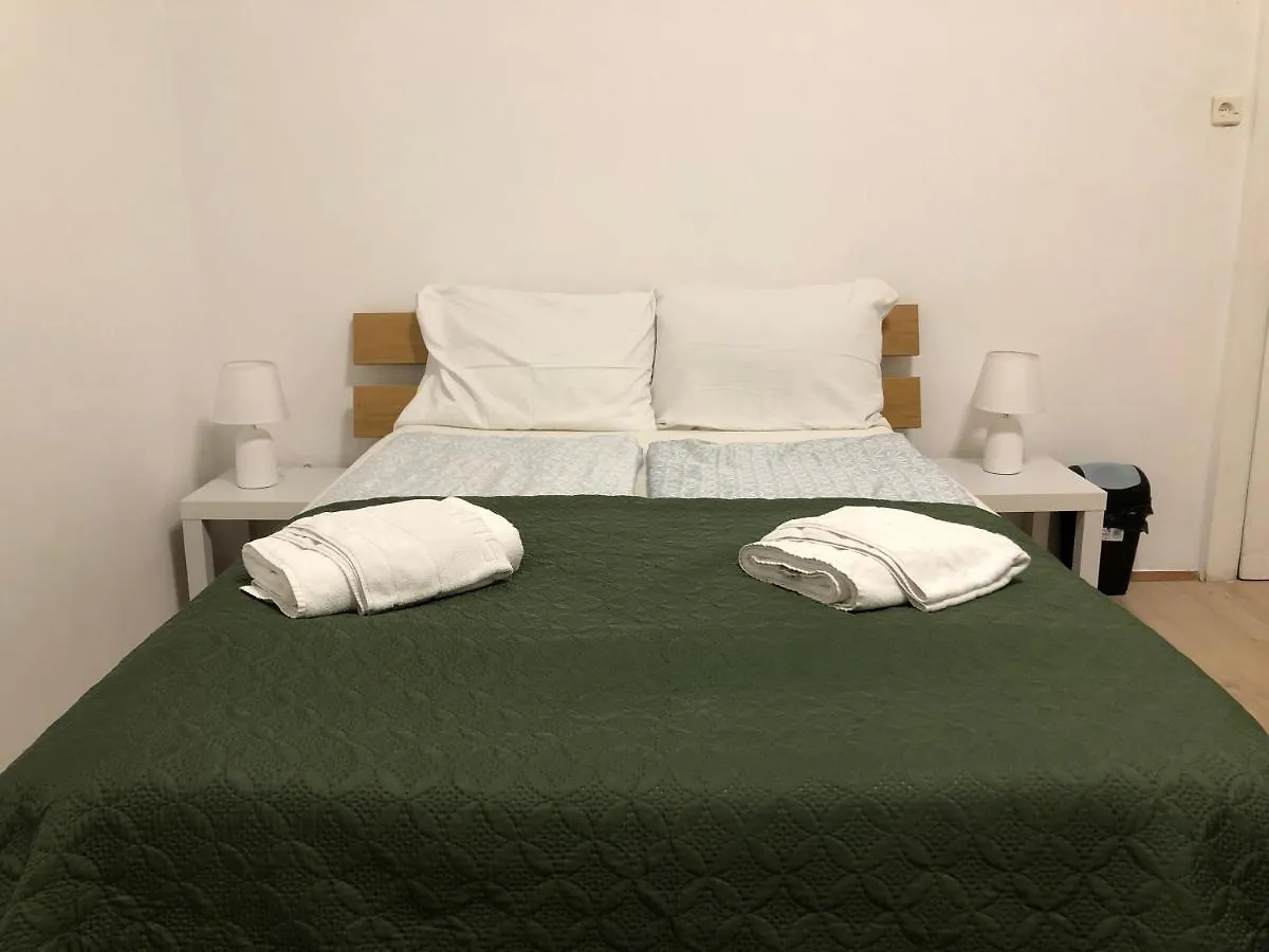 Convenient 3Br Apt. Near Danube & Millenium Tower Vienna Apartment